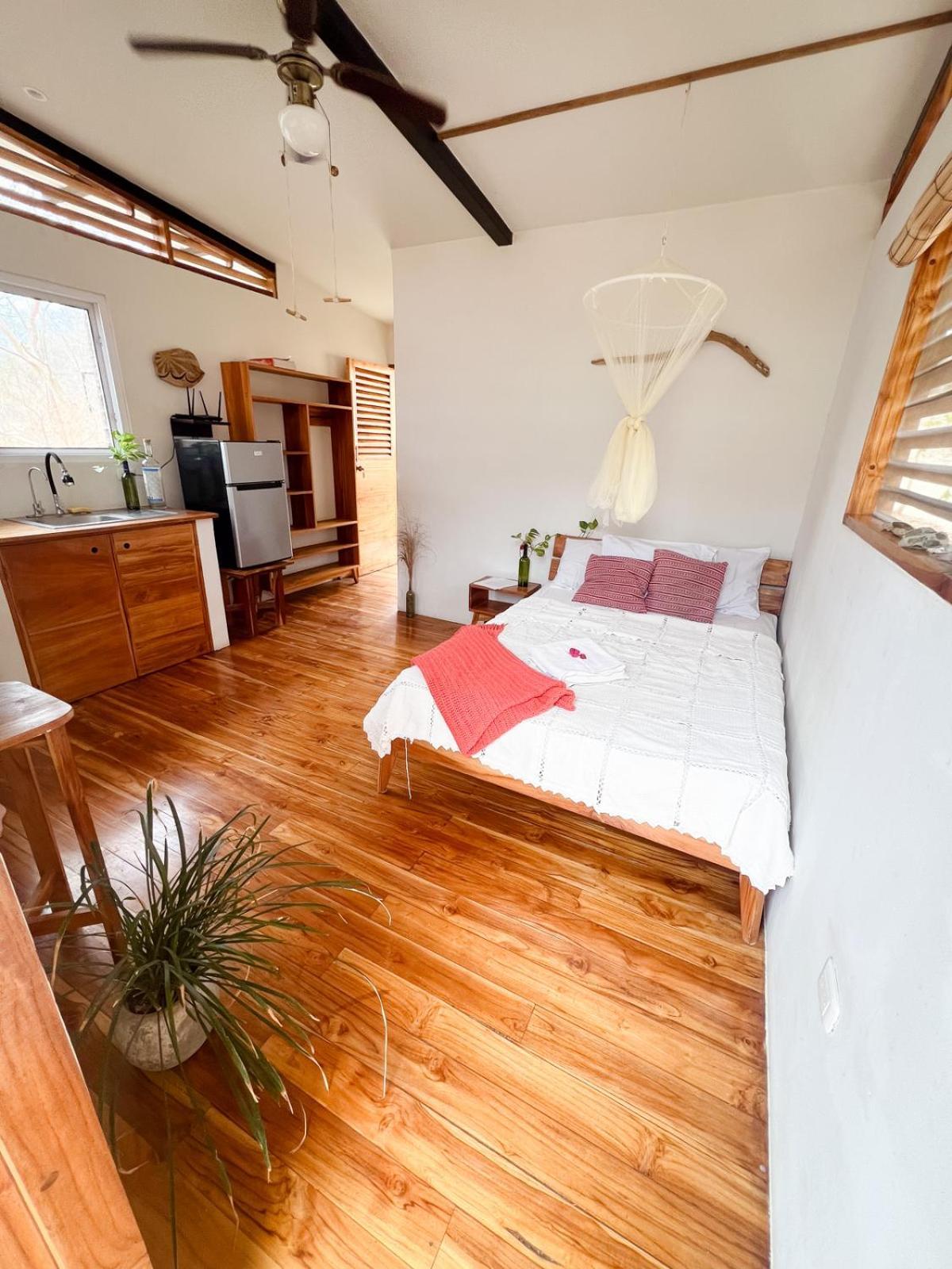 Nosotros Playa Maderas - Surf House & Casitas Villa Exterior photo